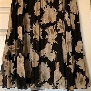 Floral pattern black skirt